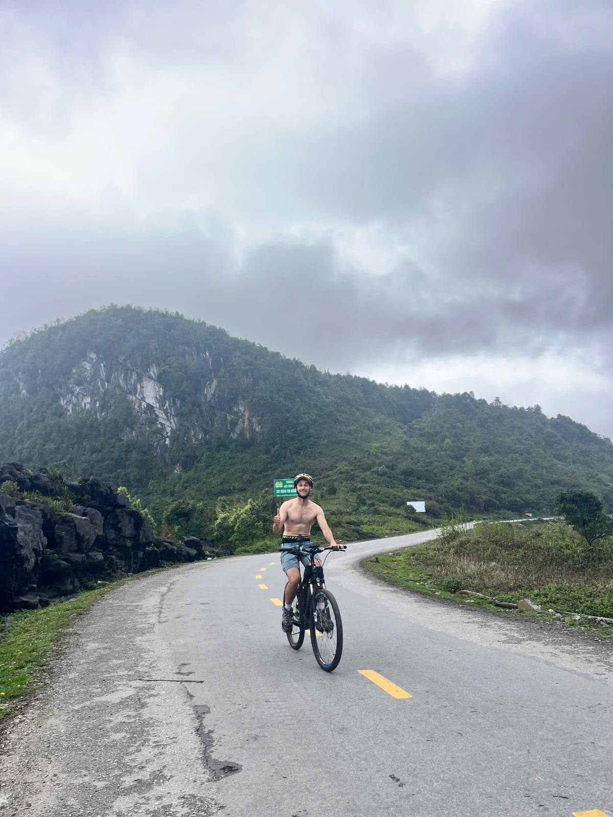10-Day Ha Giang Loop & Hoang Su Phi Cycling Adventure